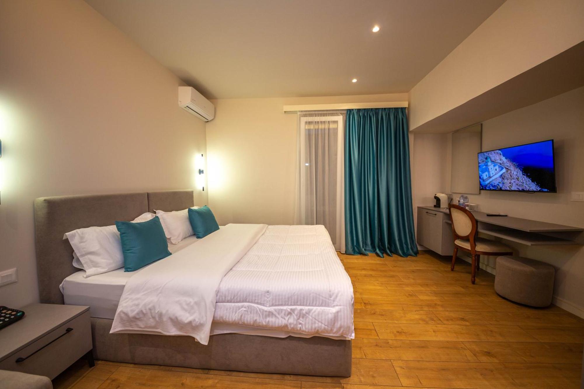 Illyrian Boutique Hotel Sarande Ngoại thất bức ảnh